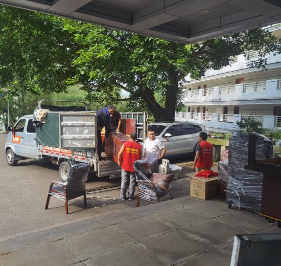 2021年9月2日重庆市渝东新区管理委员会单位搬迁、打包服务由重庆信则立搬家服务有限公司万州分公司承接,在此次项目中我公司总经理亲自指挥,各部门通力合作;尤其是我公司搬运部主管万久华现场带领公司搬运团队,历经五天以优质的服务圆满完成了任务,且得到甲方的一致好评!