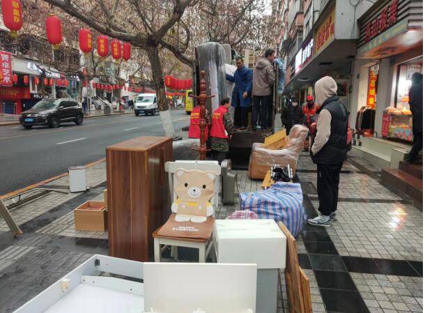 2022年2月5日重庆市万州区金狮剧院张老师家具打包搬迁服务由重庆信则立搬家服务有限公司万州分公司承接，并圆满完成任务，且得到用户一致好评。