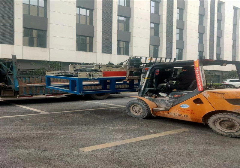 2023年2月9日重庆恒开电气集团设备搬迁服务由重庆信则立搬家服务有限公司万州分公司承接,我们始终秉承“小心呵护,保证安全”的搬运宗旨,认真对待每一次搬家,用心对待每一位客户,将每一位顾客心爱的家具物品视为自己的家具物品来搬运。