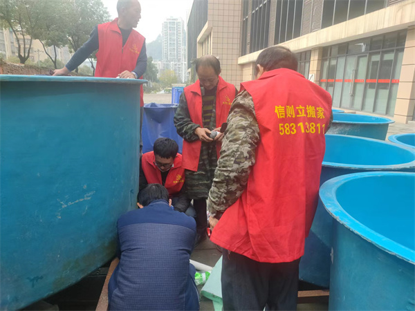 2023年11月23日重庆三峡职业动物科技学院设备搬迁及安装服务由重庆信则立搬家服务有限公司万州分公司承接，我们始终秉承“小心呵护，保证安全”的搬运宗旨，认真对待每一次搬家，用心对待每一位客户,将每一位顾客心爱的家具物品视为自己的家具物品来搬运。