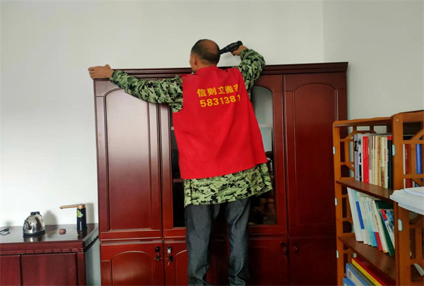 2024年4月21日重庆市万州区人民政府搬运服务由重庆信则立搬家服务有限公司万州分公司承接，我们始终秉承“小心呵护，保证安全”的搬运宗旨，认真对待每一次搬家，用心对待每一位客户,将每一位顾客心爱的家具物品视为自己的家具物品来搬运。