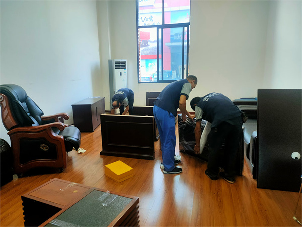 2024年9月16日陕汽重卡重庆万州安吉运输公司搬迁服务由重庆信则立搬家服务有限公司万州分公司承接，我们始终秉承“小心呵护，保证安全”的搬运宗旨，认真对待每一次搬家，用心对待每一位客户,将每一位顾客心爱的家具物品视为自己的家具物品来搬运。